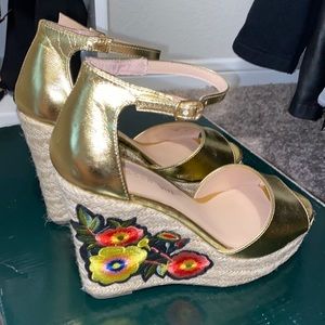 Madden Girl Gold wedges